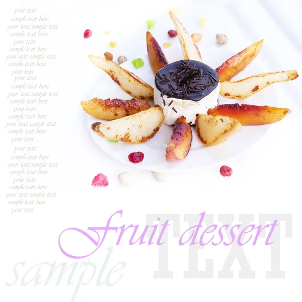 Postre dulce creativo de bizcocho de pastelería de frutas —  Fotos de Stock