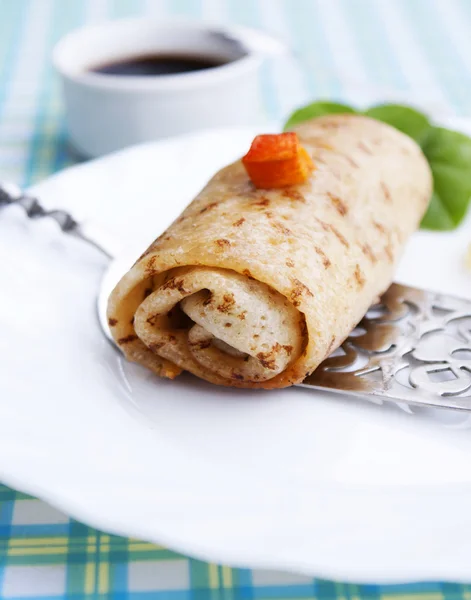 Appetizing baked pancakes with meat — Stock Photo, Image