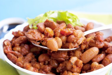 çalı fasulyesi domates soslu fırında