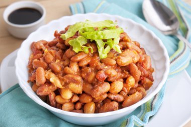 çalı fasulyesi domates soslu fırında