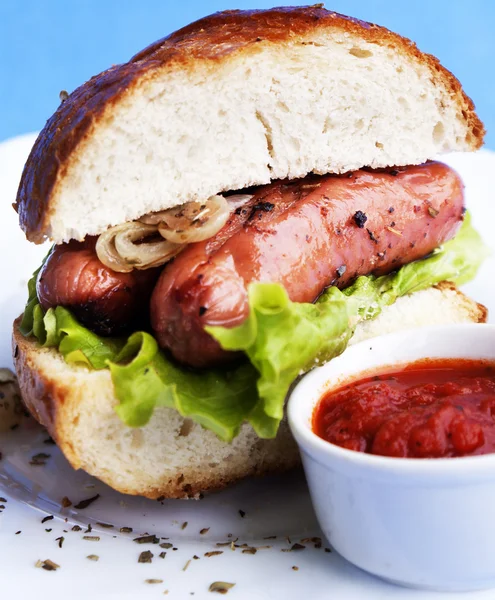Burger with fried sausages and tomato sauce — Stock Photo, Image