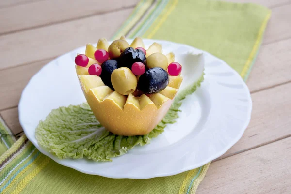 Kreatywnych wegetariański deser oliwki — Zdjęcie stockowe