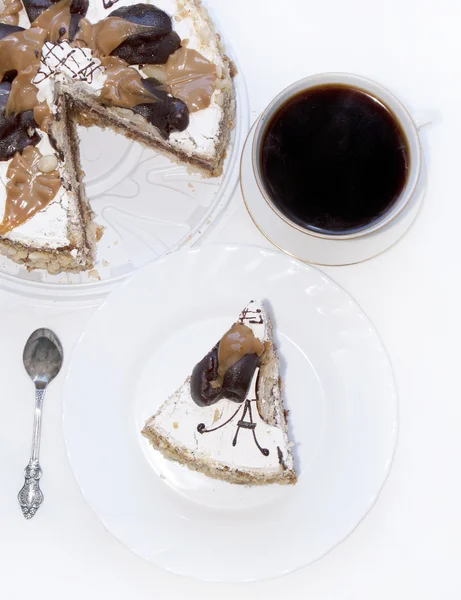 Café de la mañana y pastel sobre un fondo blanco —  Fotos de Stock