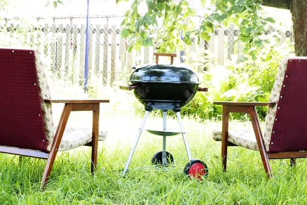 Barbecue nel giardino estivo — Foto Stock