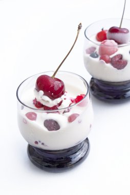 taze meyve meyveleri tatlı süt mousse.dessert