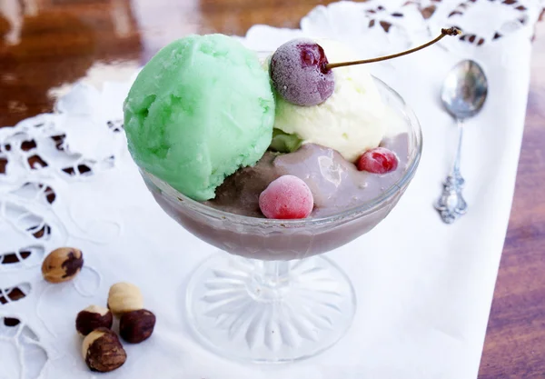 Ovocnou zmrzlinu. sladký dezert — Stock fotografie