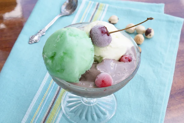 Fruity popsicle. Sweet dessert — Stock Photo, Image