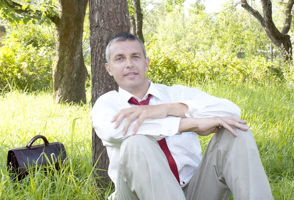 The businessman in garden — Stock Photo, Image