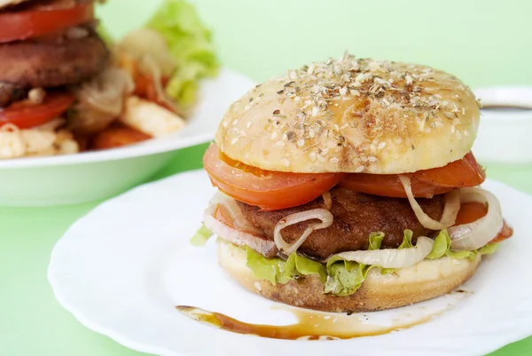Hamburger s masem — Stock fotografie