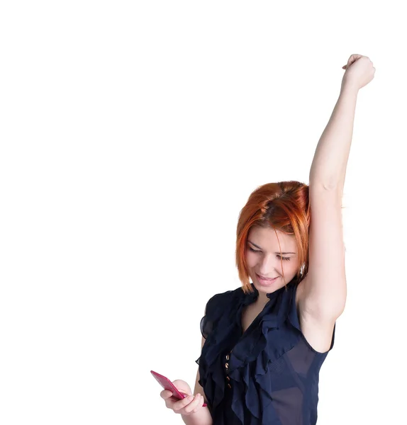 Femme heureuse avec les cheveux roux et un téléphone — Photo