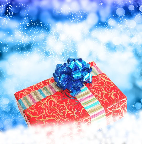 Christmas.Red Box Gift on the snow background. — Stock Photo, Image