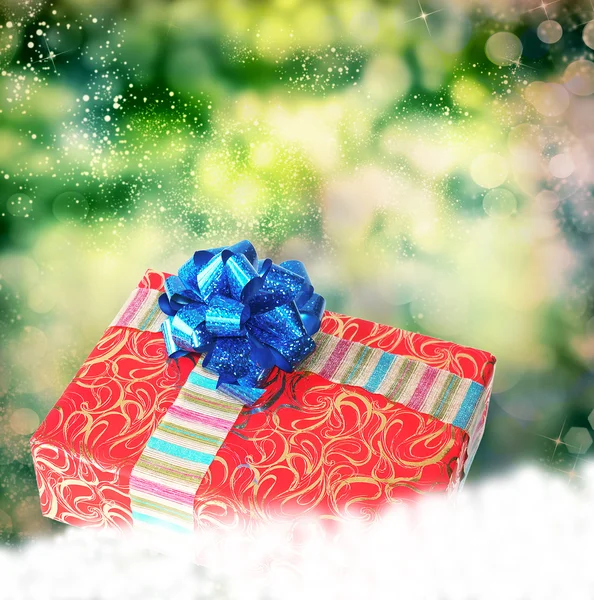 Neujahr holiday.christmas.gift boxen auf schnee — Stockfoto