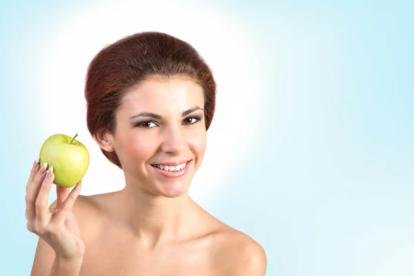 Joven hermosa chica con verde fresca Apple.Healthy alimentos —  Fotos de Stock