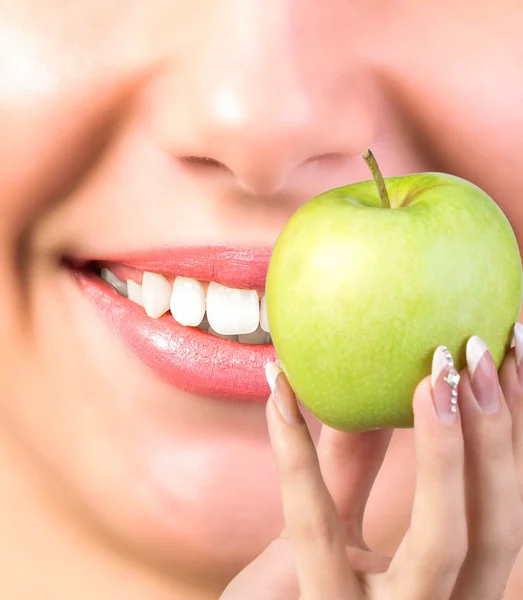 Bílé zuby zdravé ženy — Stock fotografie