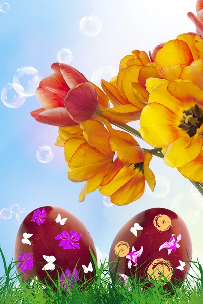 Easter.eggs και μπουκέτο λουλουδιών tulip.spring διακοπές — Φωτογραφία Αρχείου