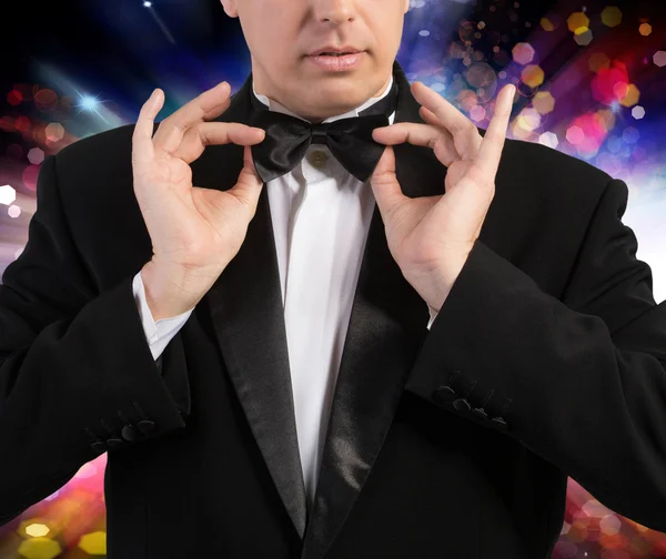 Man in klassieke zwarte Tuxedo — Stockfoto