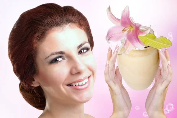 Crema para la cara del cuidado de la piel Woman.Salon Spa —  Fotos de Stock
