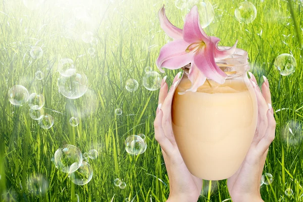 Natuurlijke bloem crème voor huidverzorging female.spa — Stockfoto