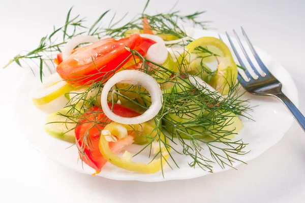 Salat mit frischem Gemüse. Vegetarisches Essen — Stockfoto