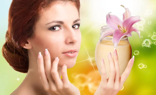 Schoonheid meisje portret. prachtige spa woman.natural crème voor huidverzorging gezicht — Stockfoto