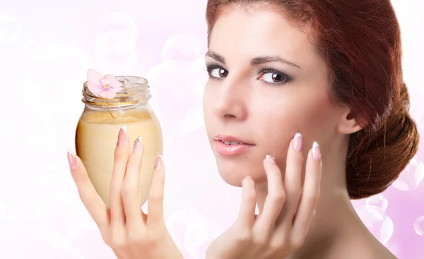 Beauty Girl Portrait. Beautiful Spa Woman.Natural Cream for Skincare Face — Stock Photo, Image