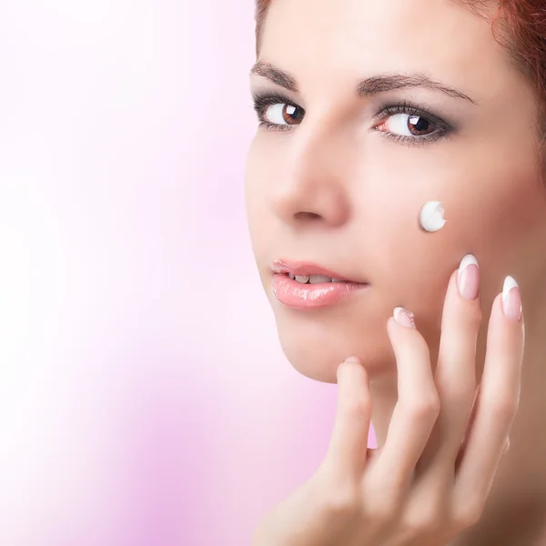 Natuurlijke crème voor zorg huid gezicht woman.spa — Stockfoto