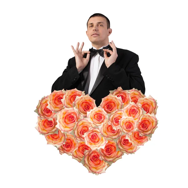 Mann im klassischen schwarzen Smoking mit Herz Blume roses.love Konzept. Schöne abstrakte Strauß Rosen. Hochzeit — Stockfoto