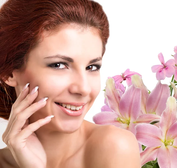 Hermosa chica con flores.Spa — Foto de Stock