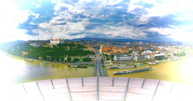 bratislava Kalesi ve eski şehrin panoramik