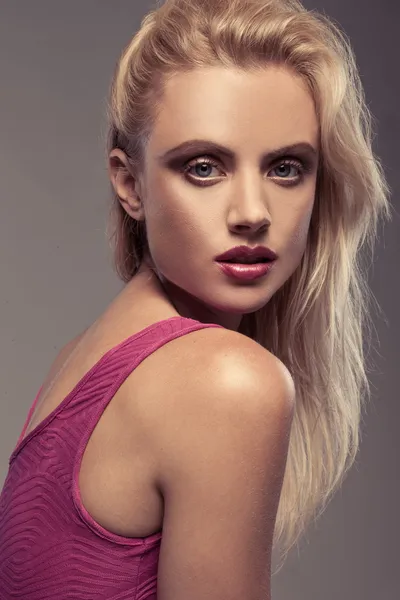 Glamorösa blond modell — Stockfoto
