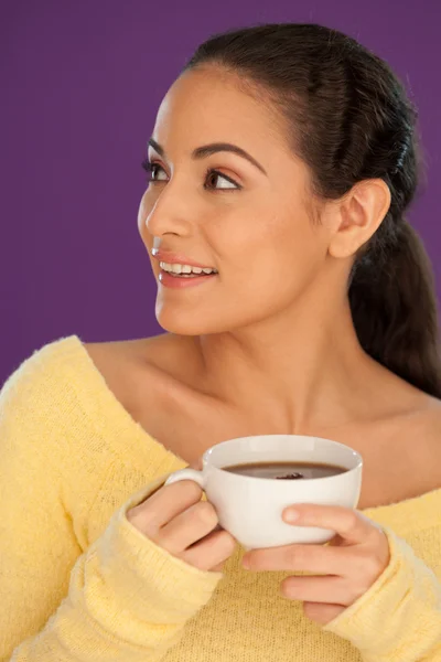Krásná žena, čaj — Stock fotografie