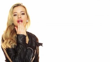 güzel bir gülümseme ile kadın