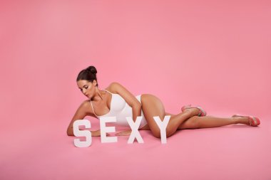 güzel bir baştan çıkarıcı kadın seksi kelime