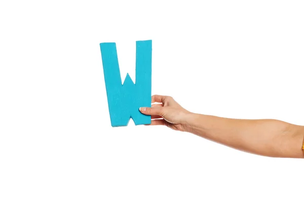 Mano sosteniendo la letra W desde la derecha — Foto de Stock