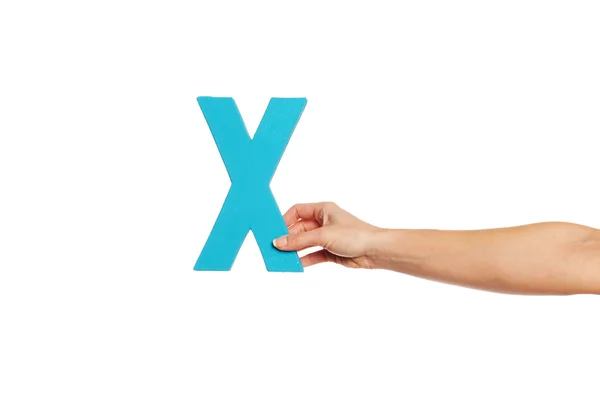 Hand som håller upp på bokstaven b från höger — Stockfoto