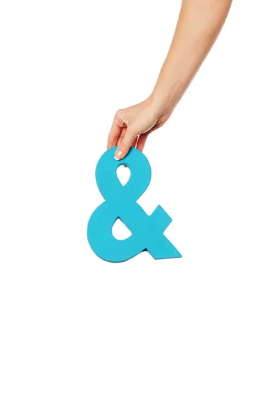 Hand holding up an ampersand from the top — Stock Photo, Image