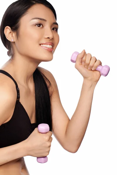 Hermosa mujer asiática haciendo ejercicio con pesas — Foto de Stock