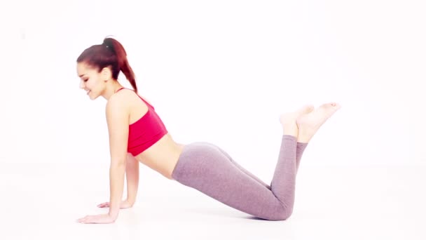 Bitilasana yoga pose — Stok video