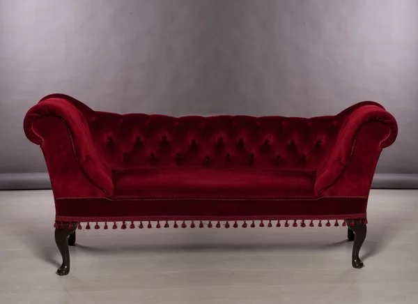 Gestoffeerde chesterfield sofa — Stockfoto