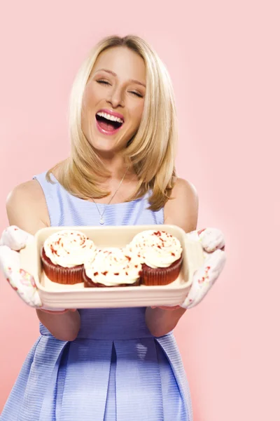 Woman holding cakes — Stock Photo, Image