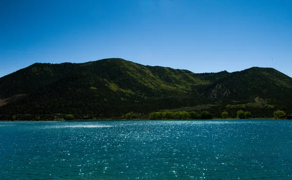 Landskap av berg och hav — Stockfoto