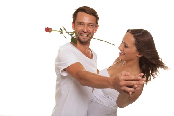 Romantische Paartänze — Stockfoto