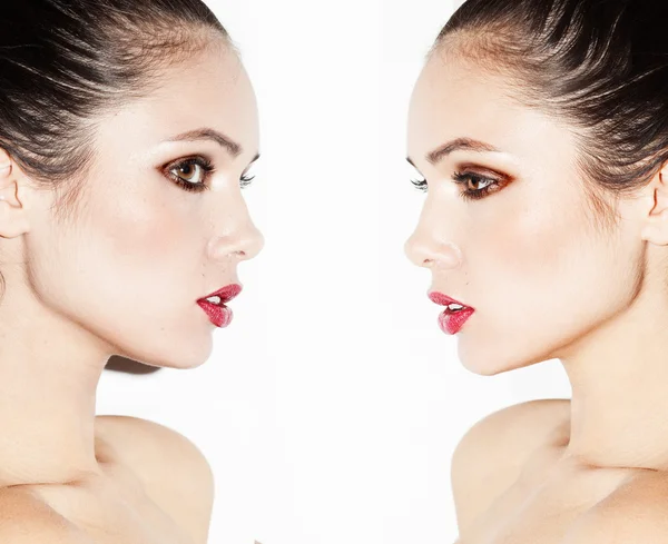 Studioporträt zweier junger schöner Frauen Zwillinge — Stockfoto