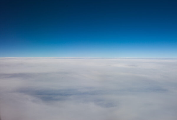 Layer of high altitude cirrostratus cloud