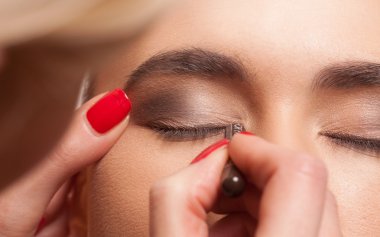 modelinde uygulanan göz makyajı