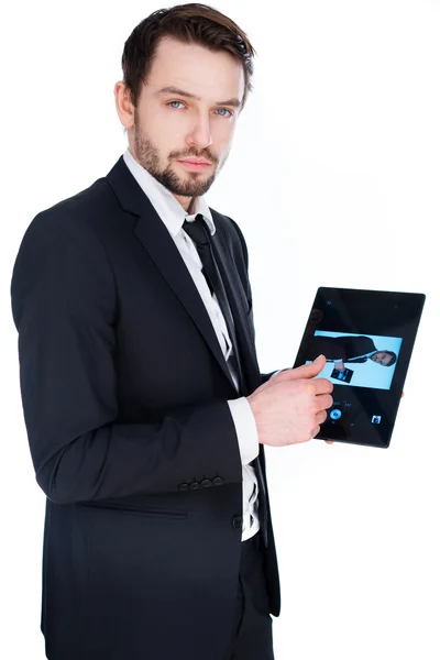 Hombre mostrando una tableta portátil —  Fotos de Stock