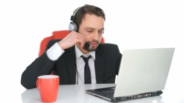 yakışıklı çağrı merkezi operatörü bir çağrı alma