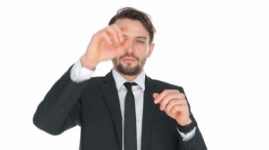 işadamı sanal bir dokunmatik ekranda gezinme