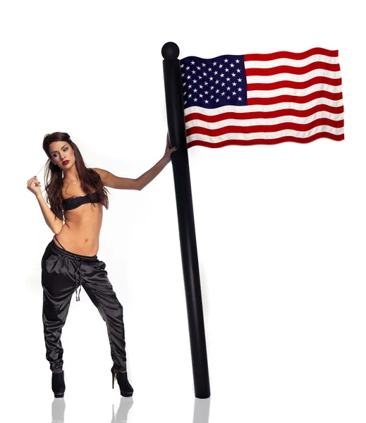 Mulher patriótica bonita com uma bandeira americana — Fotografia de Stock