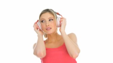 müzik keyfi mutlu sarışın kadın